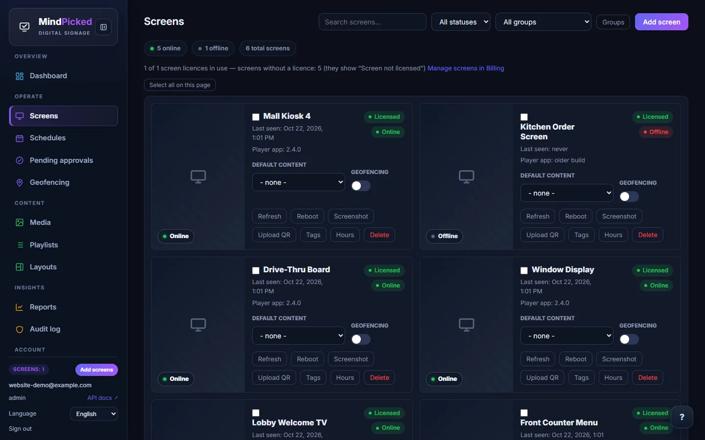 Screens page with licensed, online and offline screens, player app version, and refresh, reboot, screenshot, tags and hours buttons